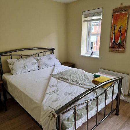 Private Room Манчестер Экстерьер фото