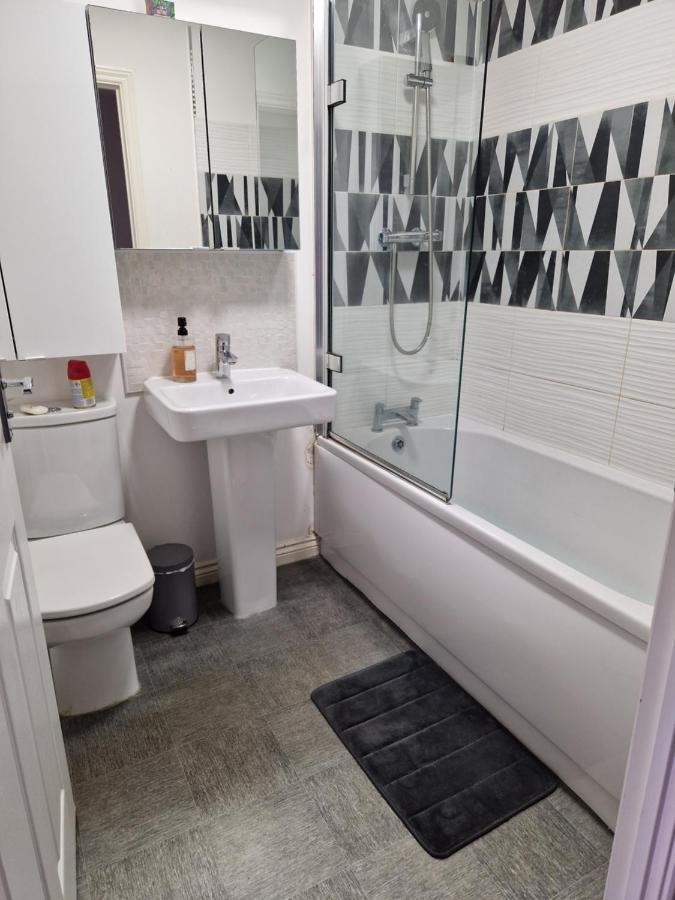Private Room Манчестер Экстерьер фото